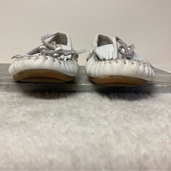 Minnetonka Moccasins Slip Ons White Leather Beaded Size 11 - Picture 5 of 9